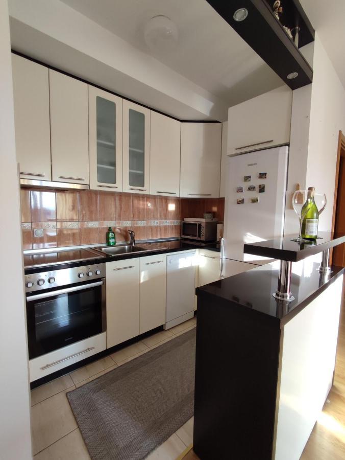 Apartman Ana Apartment โบซานสกา กราดิชกา ภายนอก รูปภาพ