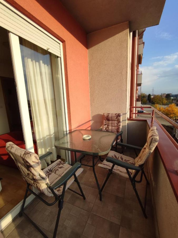 Apartman Ana Apartment โบซานสกา กราดิชกา ภายนอก รูปภาพ